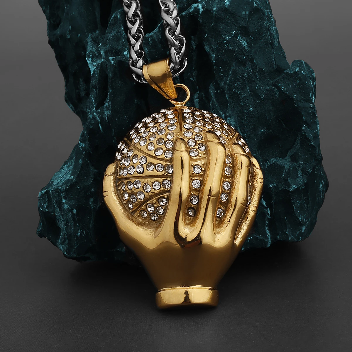 

Hip-hop Trend Golden Hand Basketball Stainless Steel Pendant Men's Fashion Street Hip-hop Rap Male Pendant Necklace Jewelry