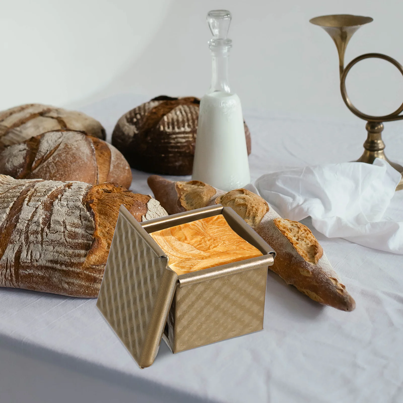 Рисунок 3 - Желтая металлическая форма для буханки