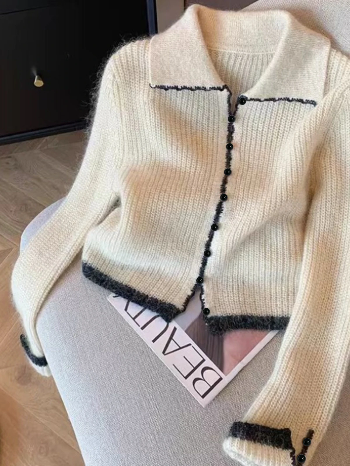 

Women's knitted cardigan, color-blocked, lapel, short style, new autumn/winter style, youthful, versatile, and effortlessly chic