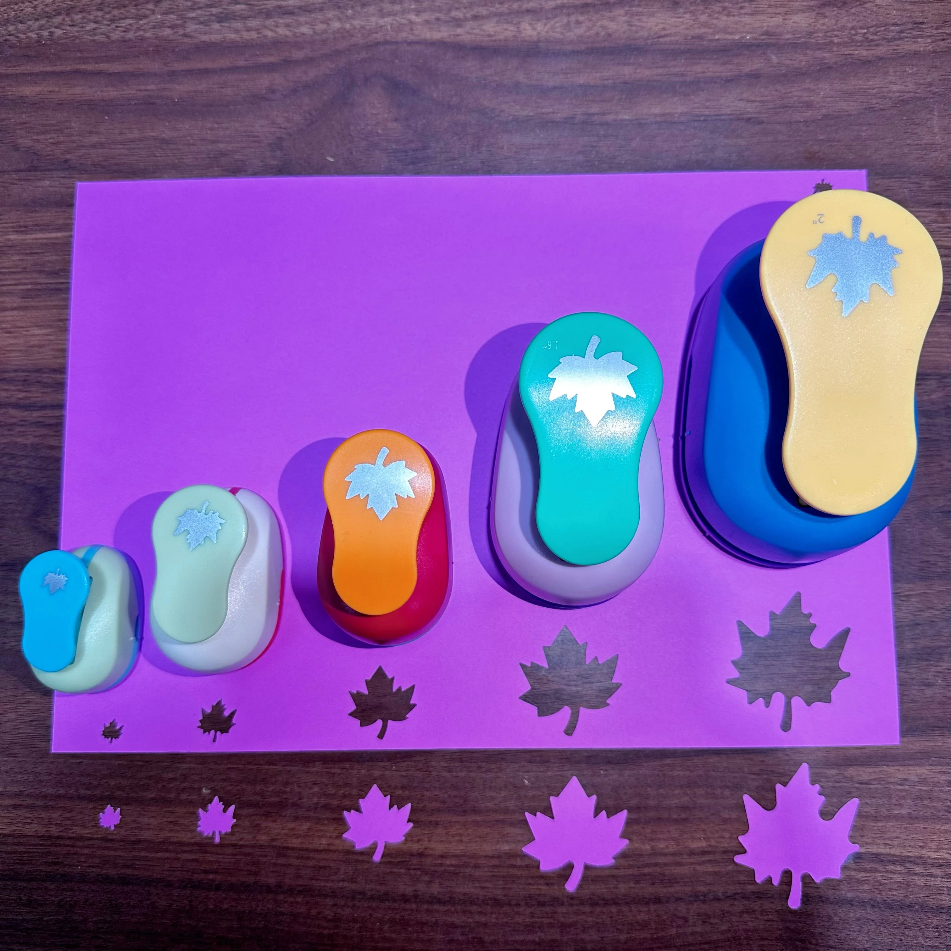 8/16/25/38/50 مللي متر لون عشوائي أوراق القيقب لكمة DIY بها بنفسك النقش اللكمات سكرابوكينغ آلة قطع الورق ثقب لكمة القاطع