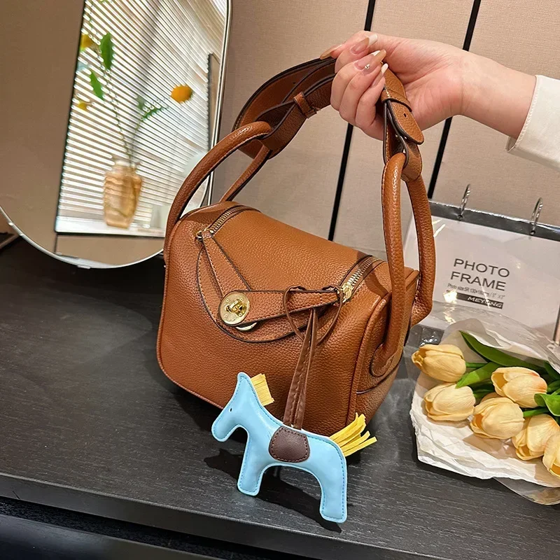 

2025 Vegan Leather Shoulder Bag - Day-to-Night Premium Magnetic Closure Adjustable Strap Anti-Scratch for Women