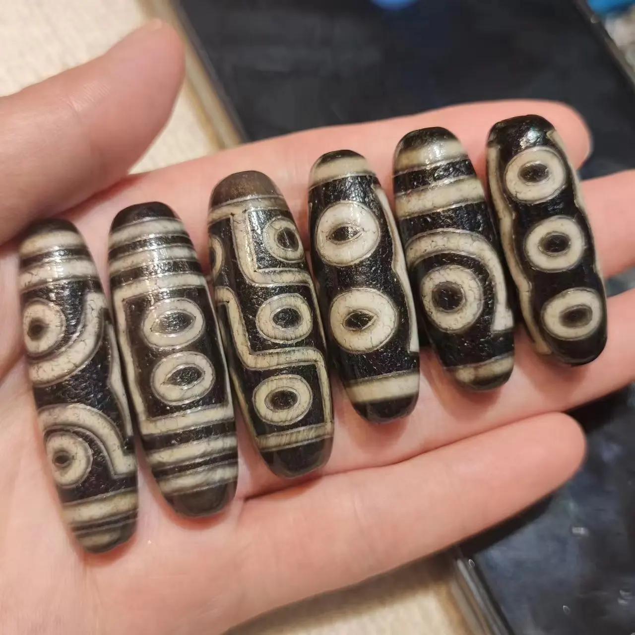 

1pcs/lot natural multi-eyed rare pattern agate dzi Black and white Inlaid with silver filigree Weathering lines Handmade beads