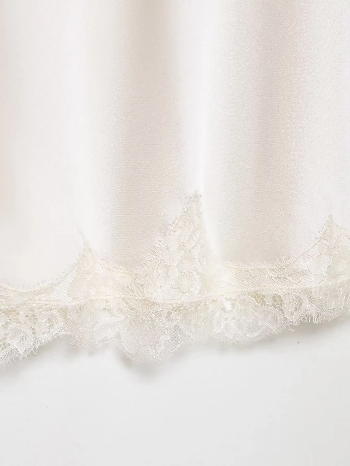 فستان نسائي جديد لخريف 2025 من الساتان مثير بدون حمالات فستان قصير بدون حمالات للنساء بدون أكمام وظهر مثير للحفلات