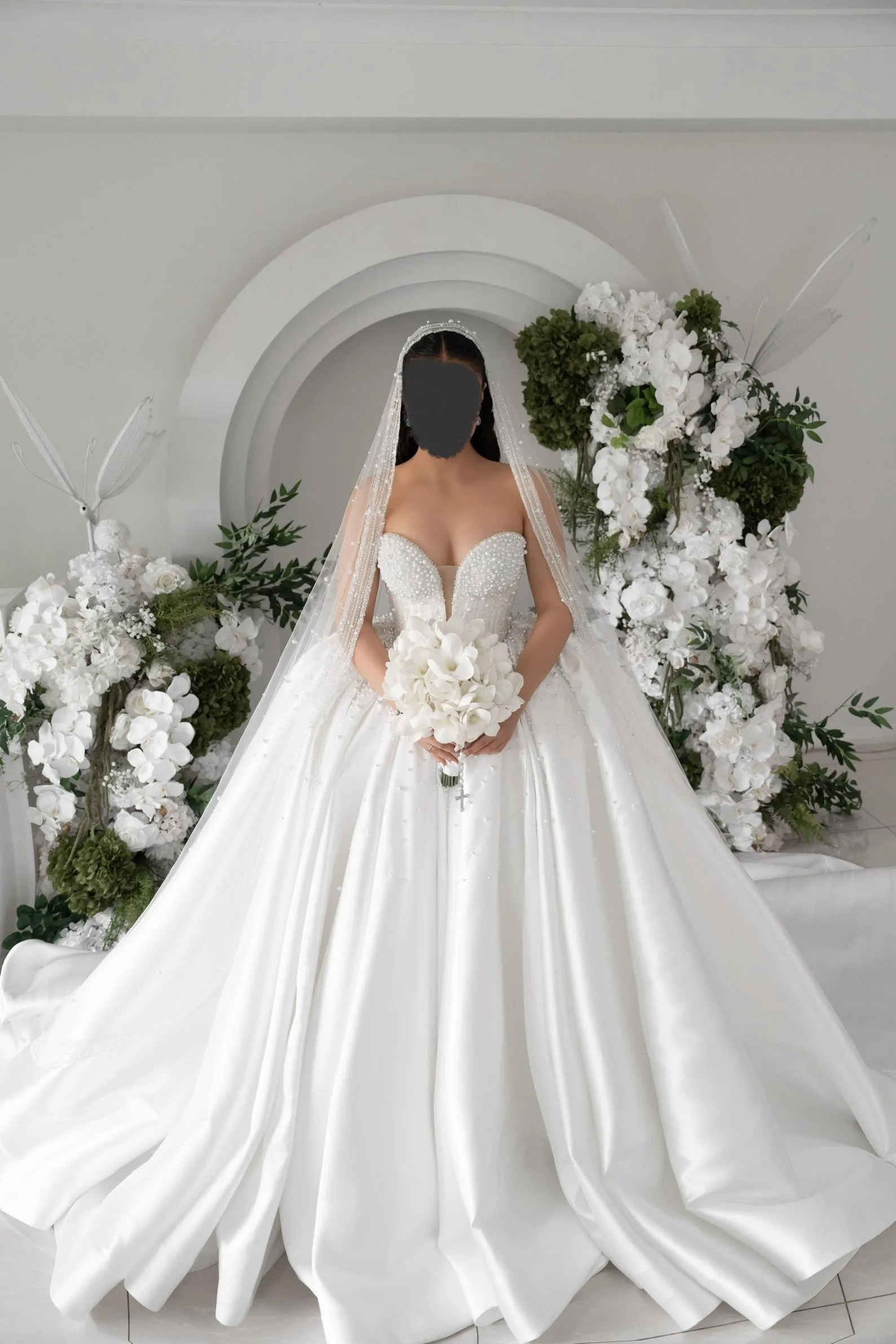 

Customized 2026 Women's Wedding Dress Sweetheart Collar Satin Skirt Sleeveless Bareback Ruffle Pearl Decoration Vertido de noiva