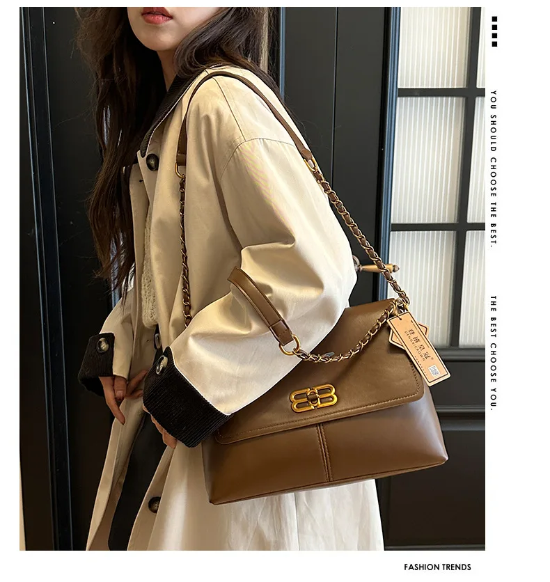 حقيبة نسائية فاخرة خفيفة بتصميم عصري جديد لعام 2025 - حقيبة كتف ساعي البريد بسلسلة ركاب راقية ذات سعة كبيرة #4