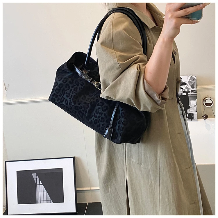 Leopard Print Sewing Thread Hasp Youth Sweet Shoulder Bags for Women 2026 Hot Sale Large Capacity Sense of Luxury Tote Bags