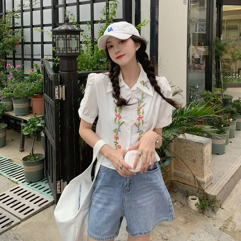 Retro embroidered flower shirt women\'s design niche top 2024 summer new Korean style versatile shirt trend women clothing tops