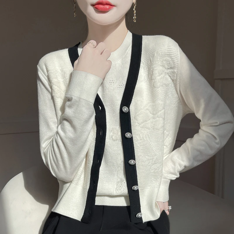 

V-neck contrasting color knitted fashionable cardigan for women in spring and autumn, small fragrance style, versatile, fine spu