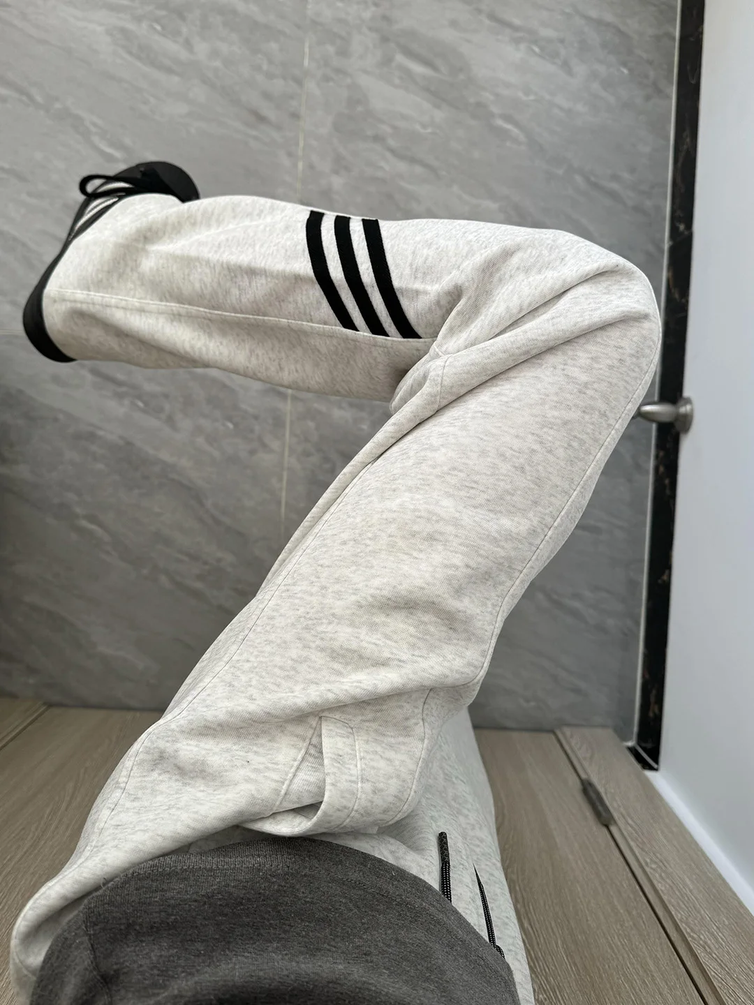 

Мужские спортивные брюки в американском ретро-стиле с полосками, свободные прямые брюки с завышенной талией, повседневные спортивные штаны для похудения