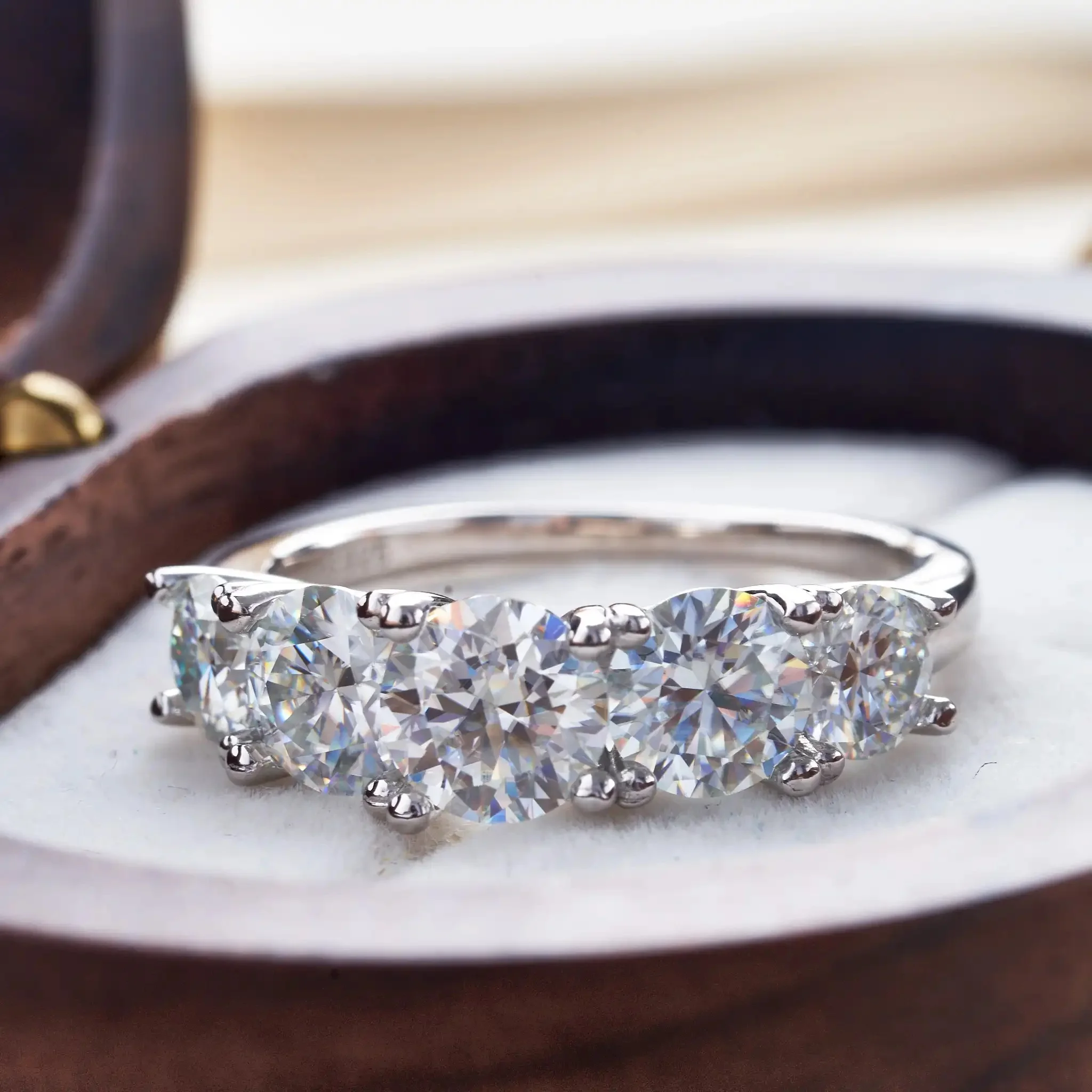 18k Vergoldete 3,6CT Moissanit-Ringe für Damen, 5 Steine Funkelnder Diamant-Ehering, S925 Sterling Silber Schmuck Geschenk – Detail 2