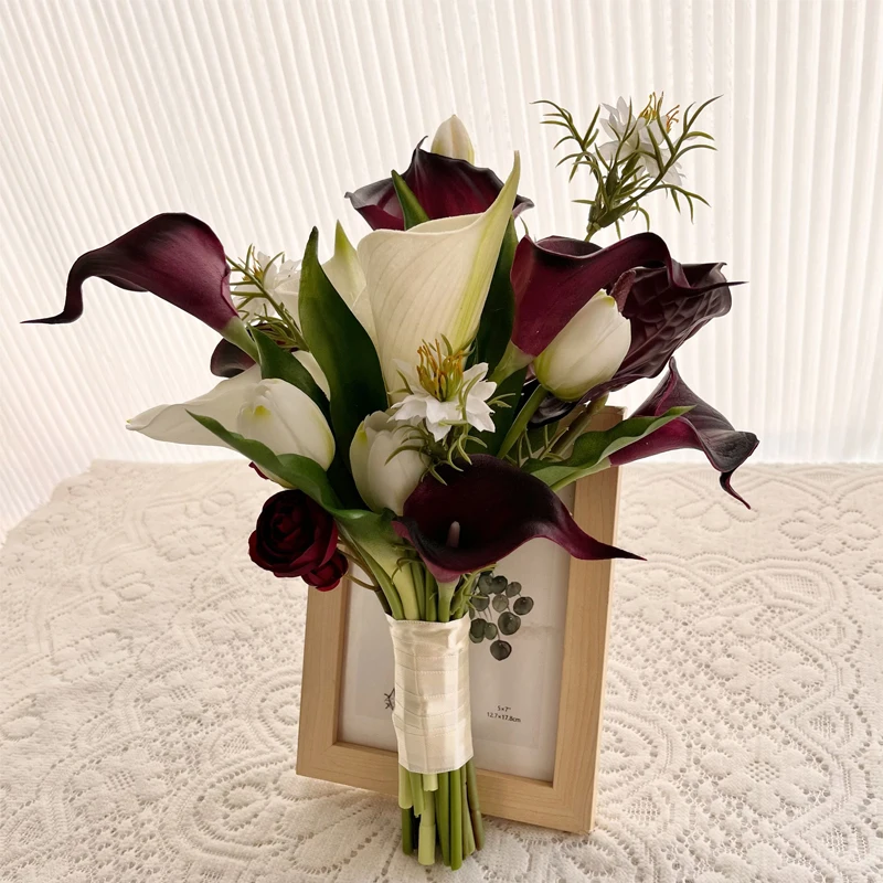 باقة دائرية صناعية مع زنابق الكالا باللون الأرجواني والأبيض والزنبق - تشكيلة زهور حرير الزفاف لحفلات الزفاف #2