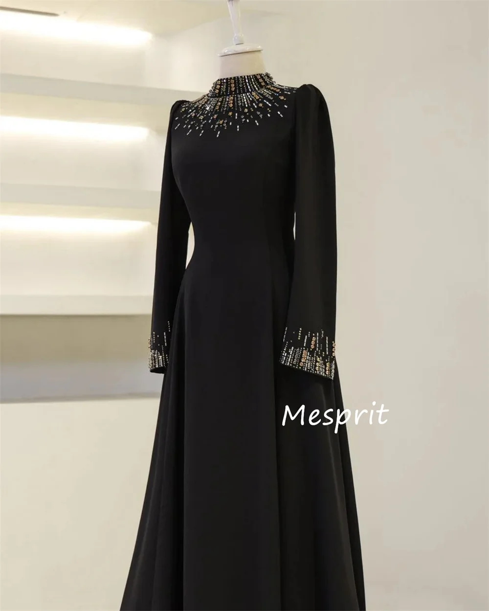 Maßgeschneiderte, exquisite Chiffon-Paillettenmuster-Falten-Midikleider in A-Linie mit hohem Kragen, maßgeschneiderte Anlässe, glitzernd – Detail 5