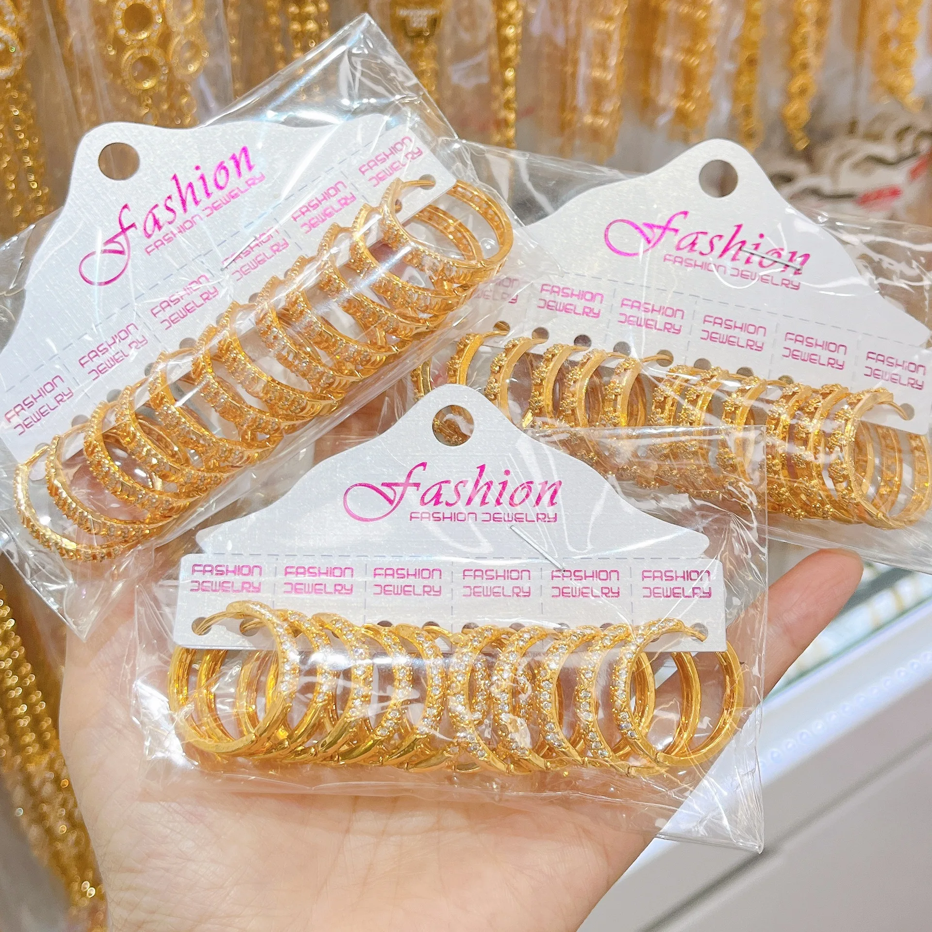 

12 Pairs Round Hoop Earring Set Gold Plated Copper Women's Fashion Jewelry Accessories Gold-plated copper earrings with zirconia