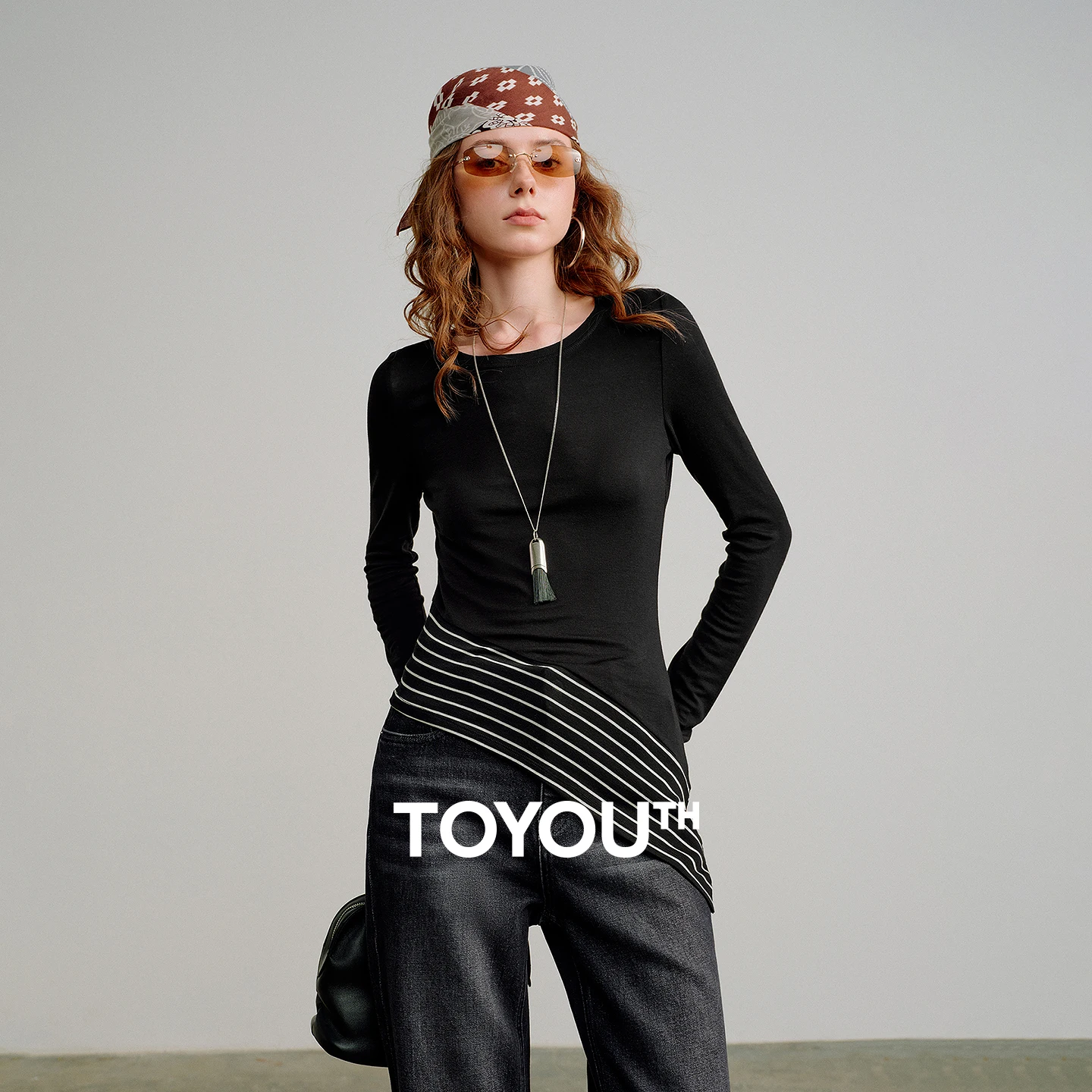 

TOYOUTH женские футболки из смесовой шерсти, весна 2026, новые черные облегающие полосатые блузки с асимметричным подолом