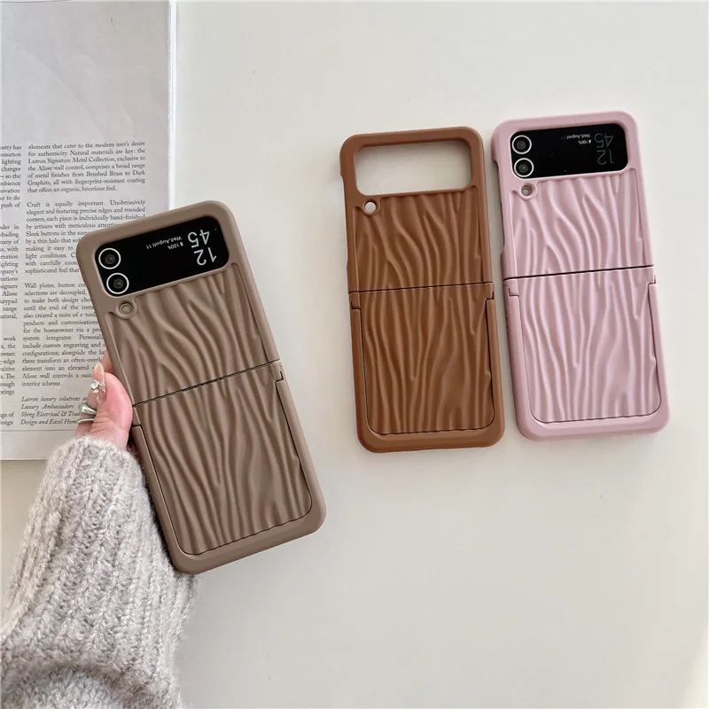 Simple Water Ripple Stealth Bracket Hairball Chain Bracelet Phone Case For Samsung Galaxy Z Flip 3 4 5 Z Flip5 ZFlip5 Back Cover