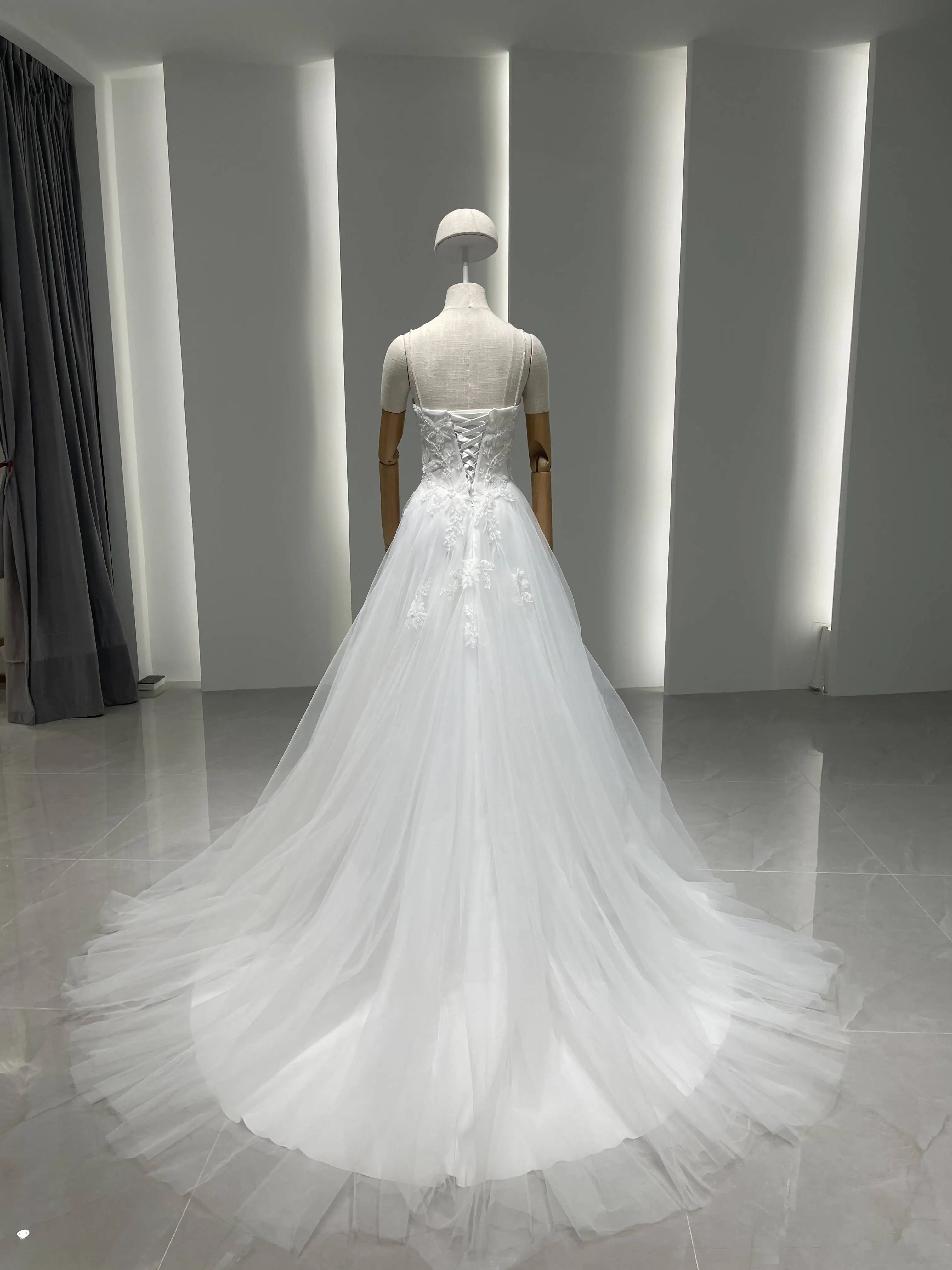 Strapless Sweetheart Neckline Elegant Wedding Dress Lace Heavy Beading Bridal Wedding Dress Small Train A-Line Wedding Dress