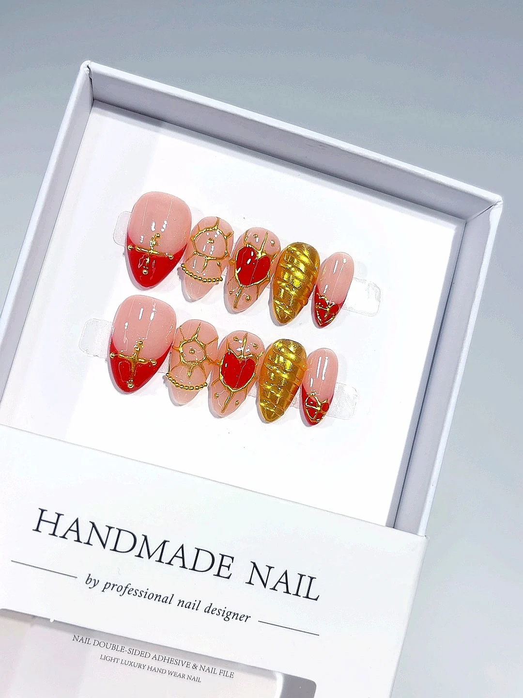 

Irregular Line Heart Short Almond Wedding Style Fashion Nail Art (C379)