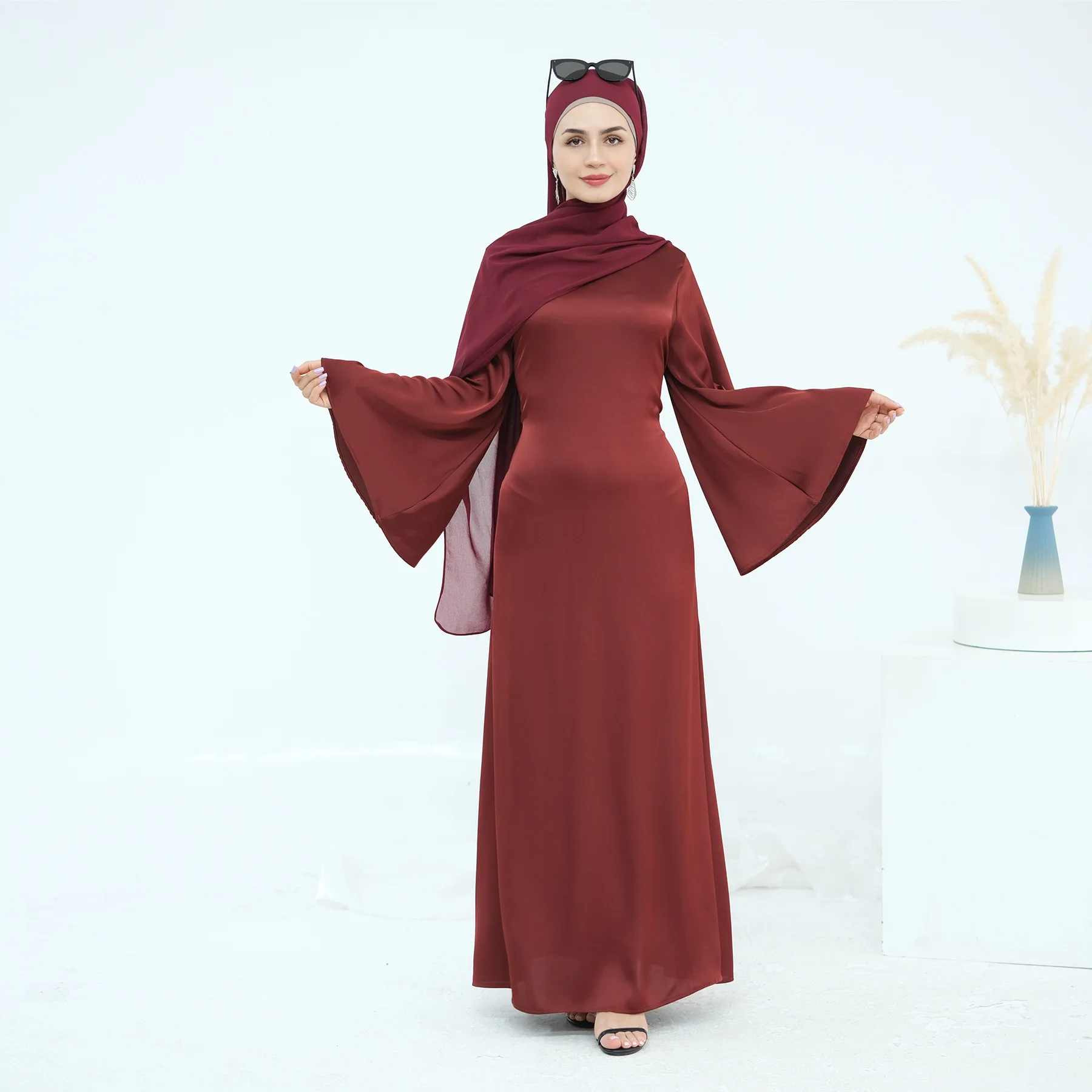 عباية عباية إسلامية جديدة للخريف فساتين عباية أنيقة بسيطة مصنوعة من البوليستر لفصل الصيف والخريف متوفرة فستان عبايات