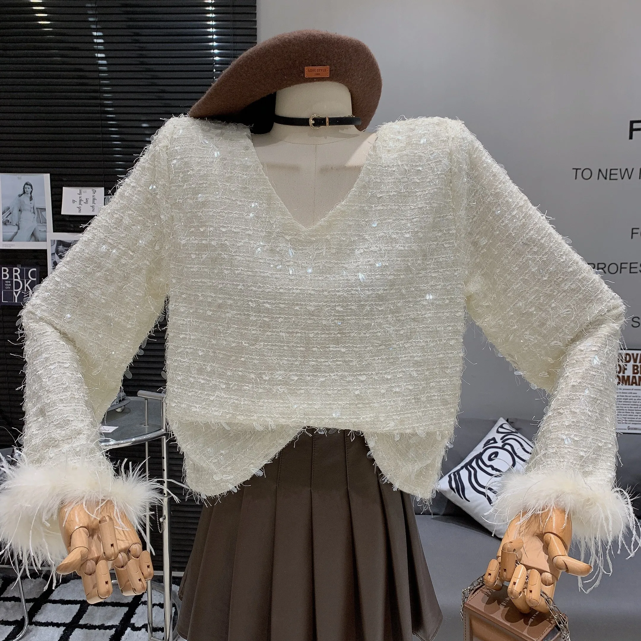 

Women's Autumn Winter Elegant Bling Bling Sequined V Neck Long Sleeve Blouse Top Lady Streetwear Faux Fur Patchwork Loose Shirt