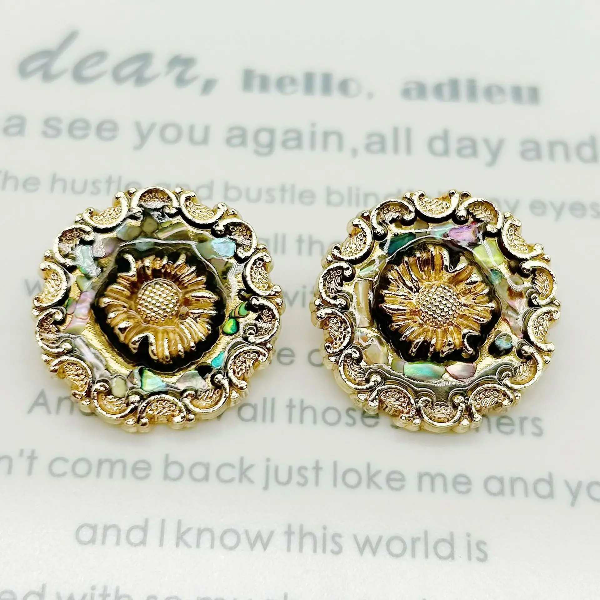 6PCS Of Vintage Little Fragrant Flower Buttons Metal Real Shell Fragments Oil Decorative Button Sweater Hand Stitched Button