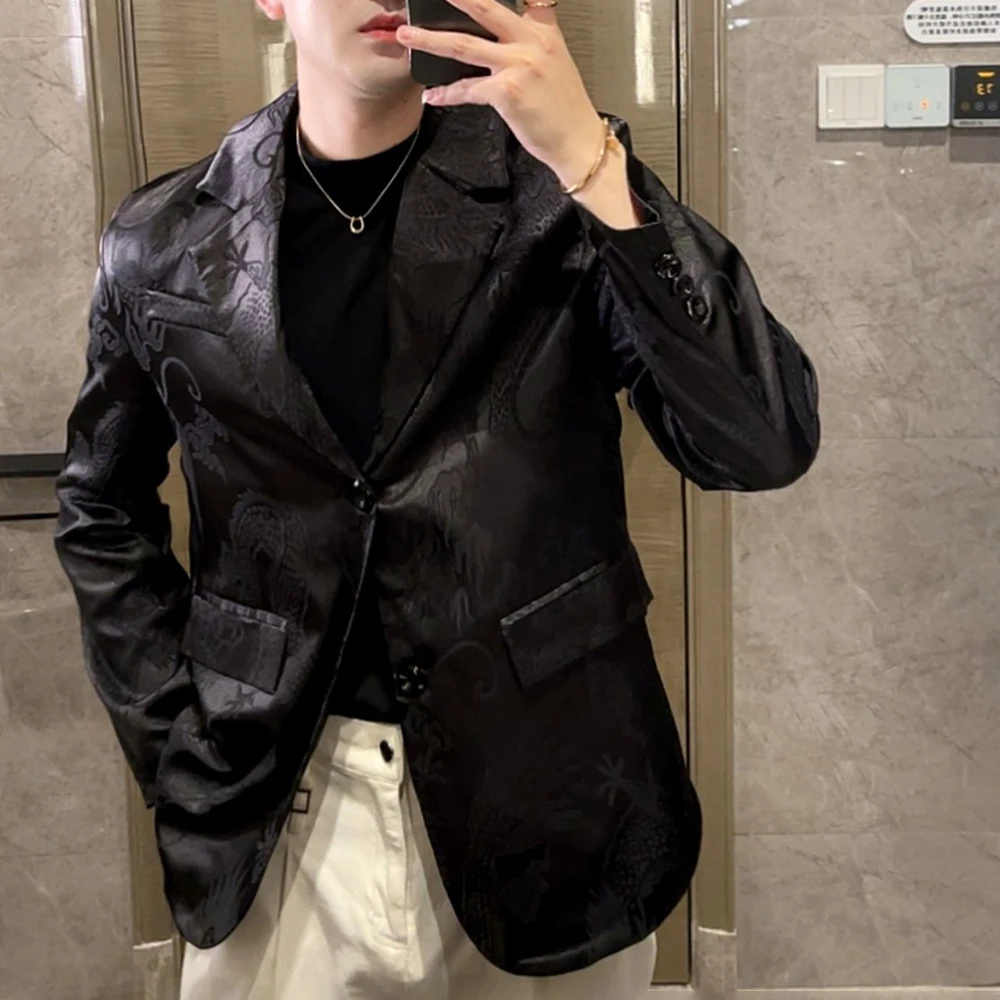 سترة رجالية شتوية جديدة لعام 2025 بلون واحد من قماش الجاكار سترة صينية عصرية عصرية عالية الشارع فضفاضة غير رسمية للرجال