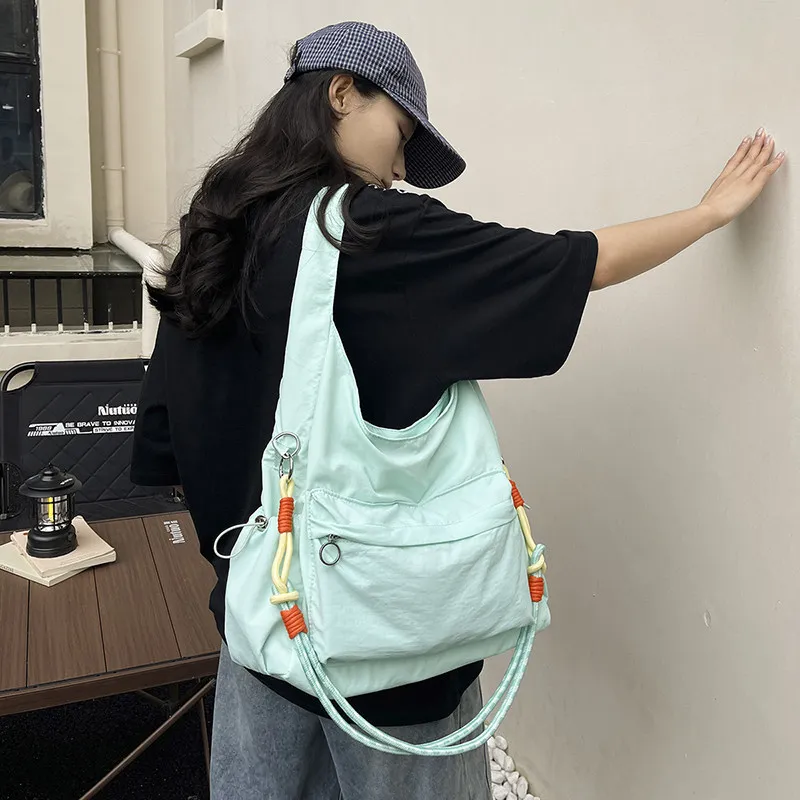 Large-capacity casual shoulder bag for women2026New lightweight crossbody bag for travel, simple everyday tote bag