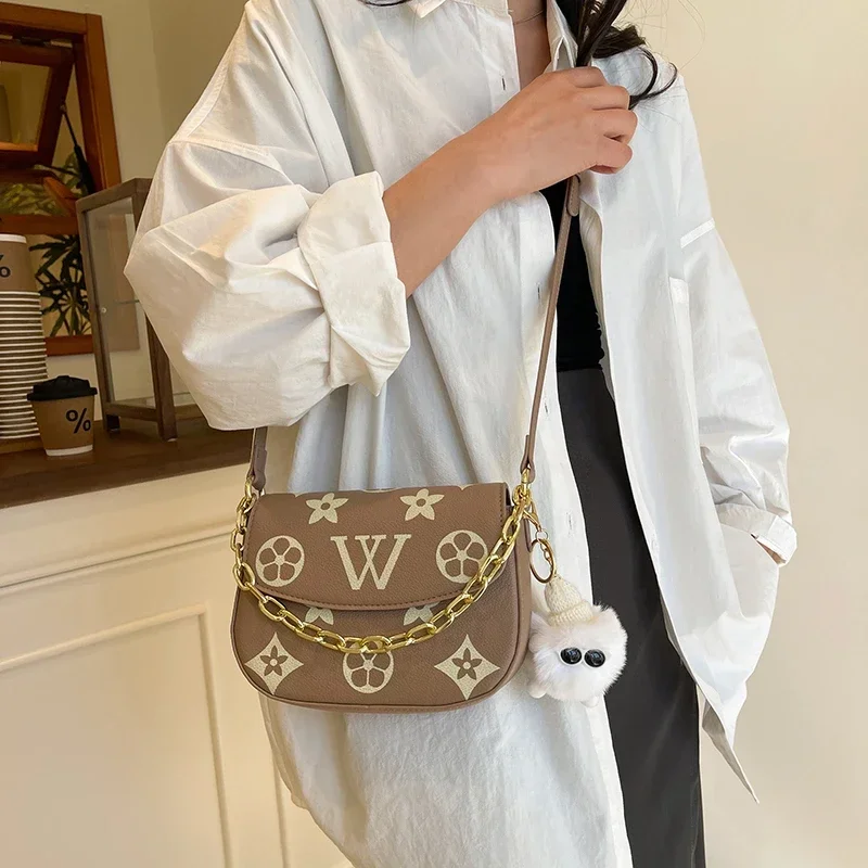 

Elegant Women's Leather Crossbody Bag with Adjustable Strap By Luxury Brand Famous Designer for Classic Style Ladies Handbag