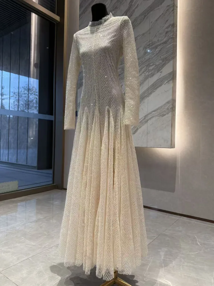 ชุดราตรีออกงานหรูหราสำหรับผู้หญิง แบรนด์ QMQA ประดับเลื่อมผ้าตาข่าย ทรงเข้ารูป จับจีบ  ชุดแต่งงาน ชุดราตรี  คอลเลคชั่นใหม่ 2026 รุ่น QM1091