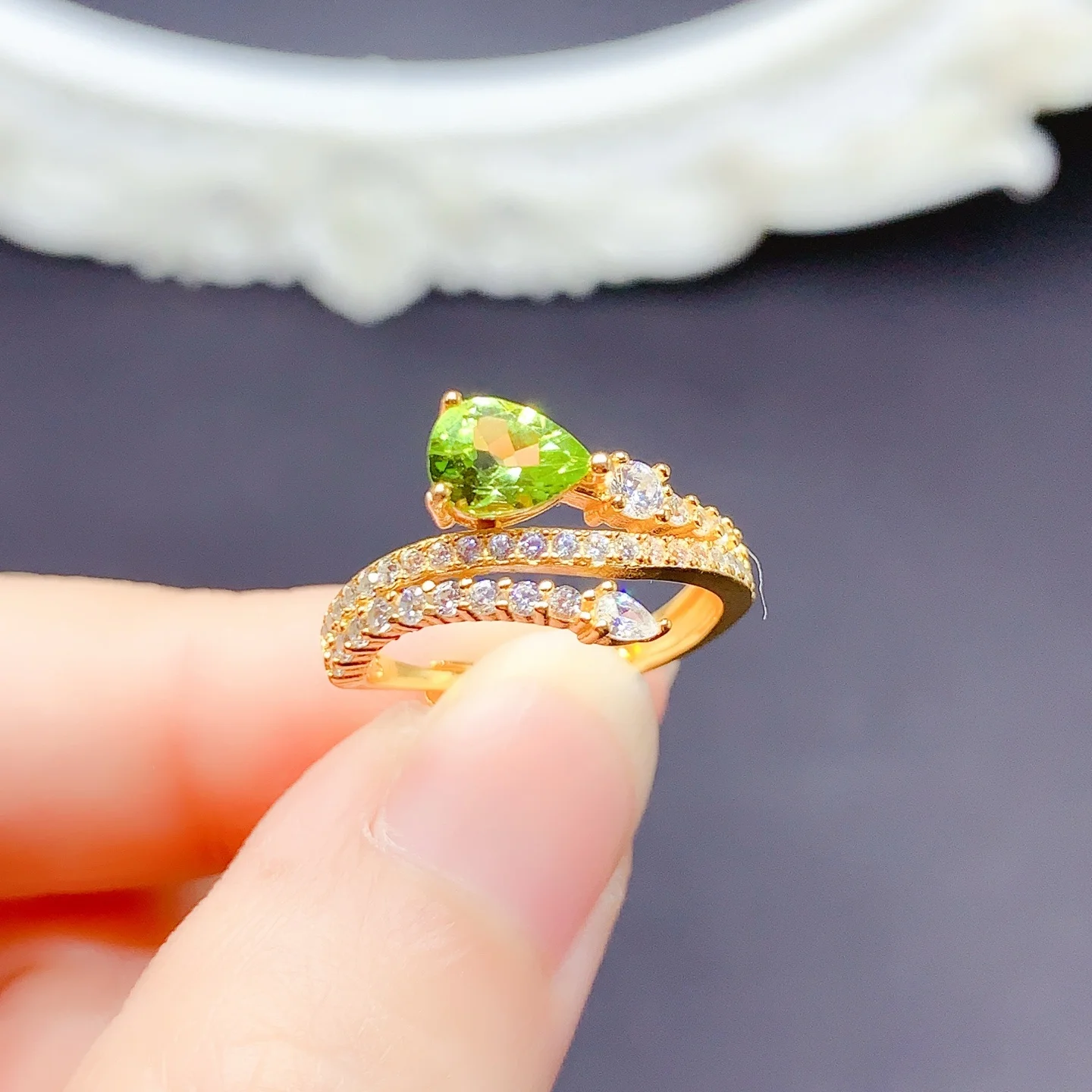 

New 925 silver peridots ring, drop oval shape, 5x7mm, versatile, fashionable, light luxury, delicate style for women