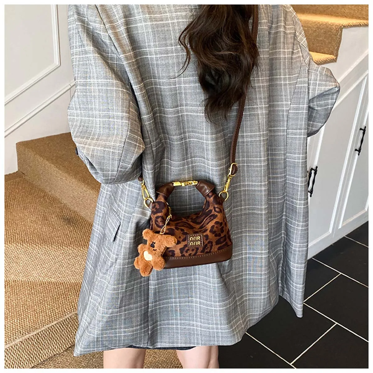 حقيبة كروس رائعة متعددة الأغراض من جلد البولي يوريثان بتصميم جديد كاجوال متعددة الأغراض حقيبة يد عصرية وشعبية حقيبة حمل صغيرة حقيبة زلابية