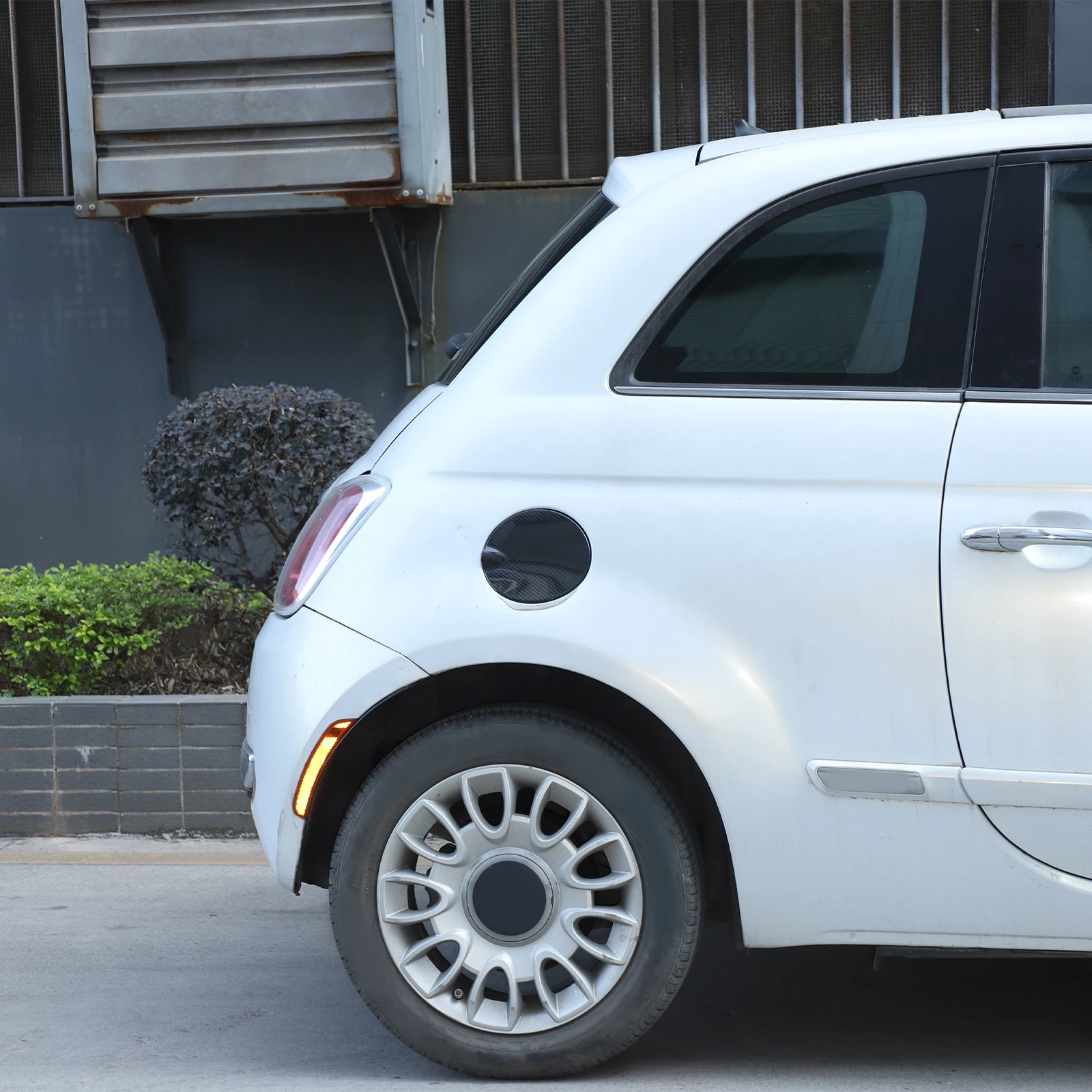 

1 шт. Декоративная накладка на крышку топливного бака из сухого карбона для Fiat 500 2007-2015 с замком и ключом