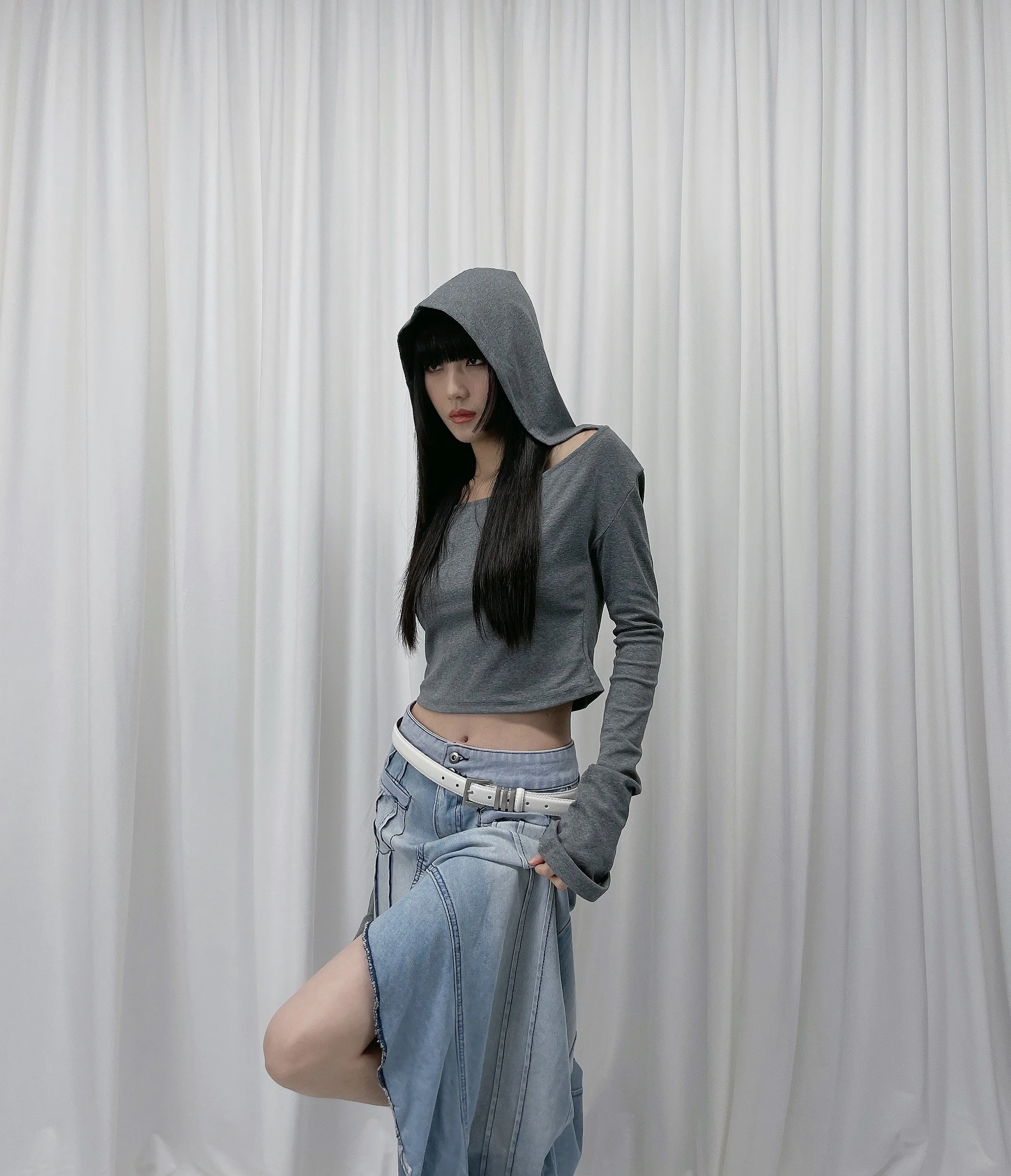 

Укороченный топ с капюшоном k Witch UIHSUI, черная футболка с длинным рукавом, дизайн с открытым пупком, полиэстер, женская модная одежда