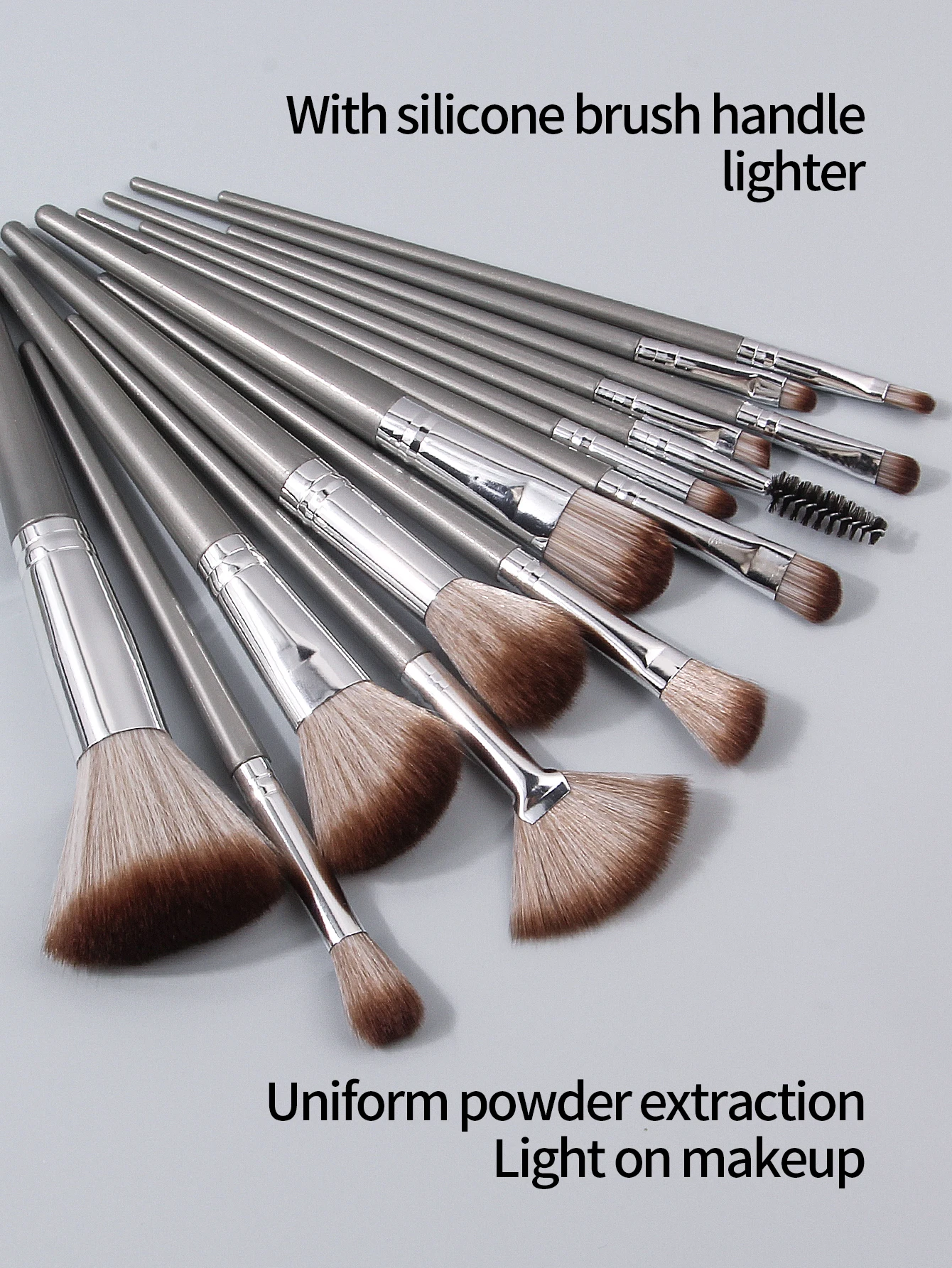 Set di pennelli per trucco professionale da 18 pezzi: comprese 14 pennelli per trucco, 2 spugne di bellezza e 2 sbuffi di cipria triangolari, kit di strumenti per trucco di dimensioni complete