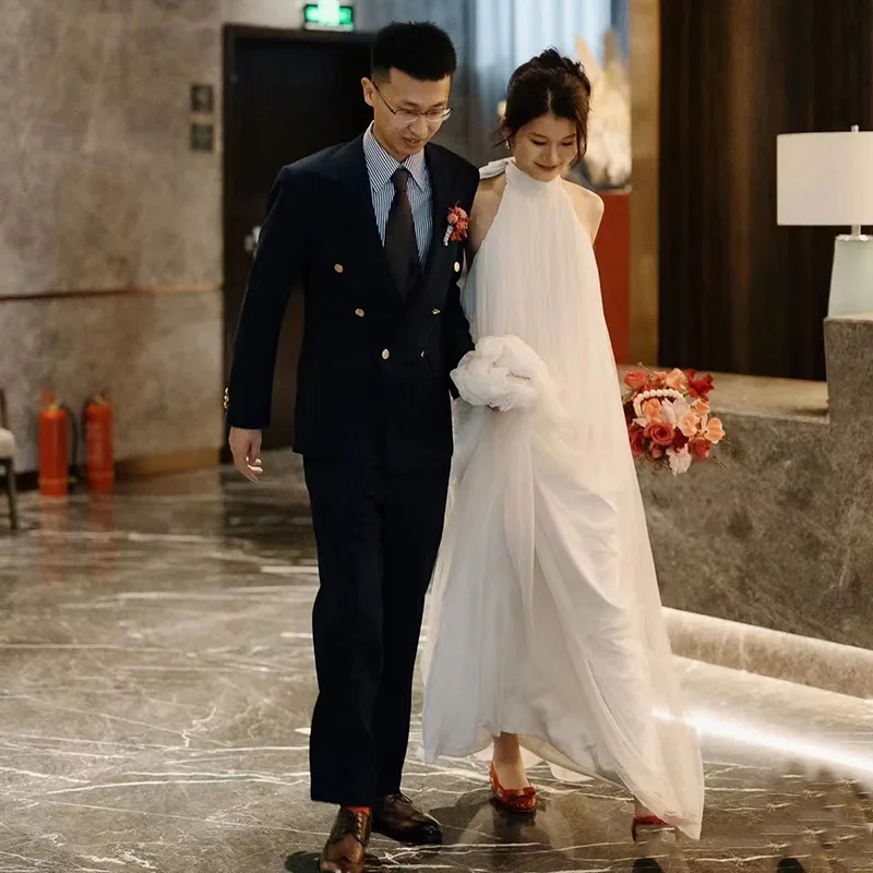 vestido-de-novia-ligero-de-estilo-frances-nuevo-estilo-novia-pequena-halter-estilo-bosque-simple-sesion-de-viaje-velo-de-salida-textura-de-alta-gama-2025