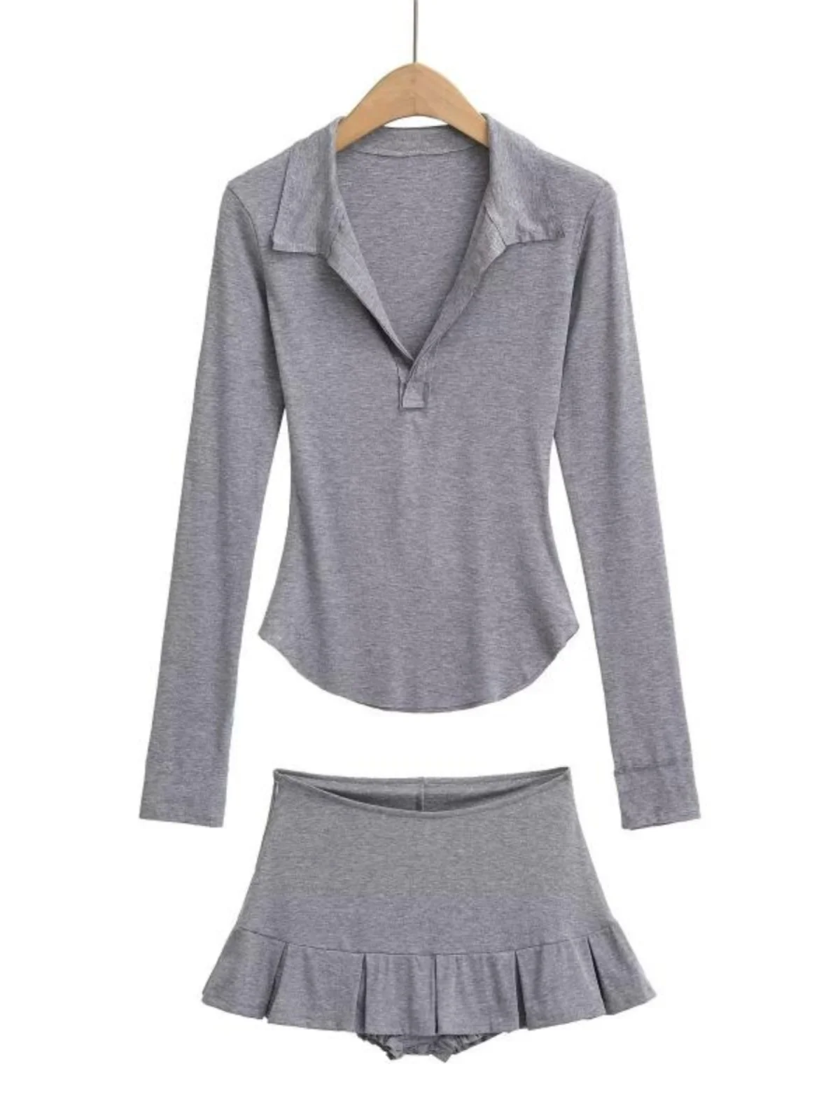 우아한 긴 소매 브이넥 여성 세트 순수한 매력의 스파이시 걸 스타일 허리라인을 돋보이게 하는 스커트와 헴라인 티셔츠 및 반바지