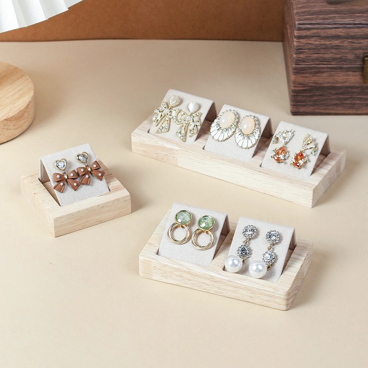 木製ジュエリーディスプレイラックペンダントネックレスブレスレットイヤリングリング収納スタンドホルダーカウンタージュエリーショーケースオーガナイザー s