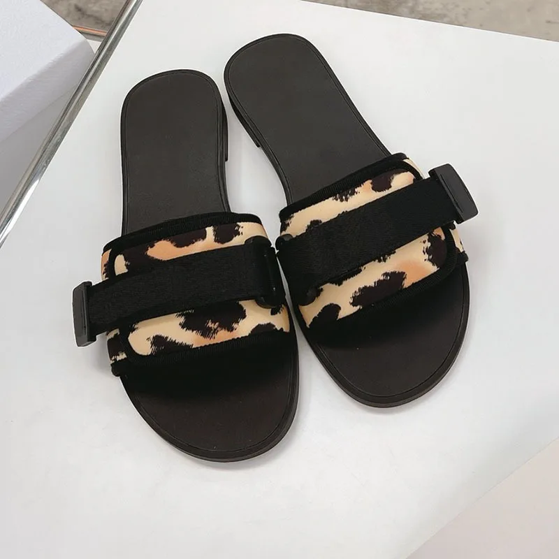 Summer Luxury Design Sandals Women Flat Casual All Match Outer Wear One-line Slippers Open Toed Beach Shoes Black Blue Slides