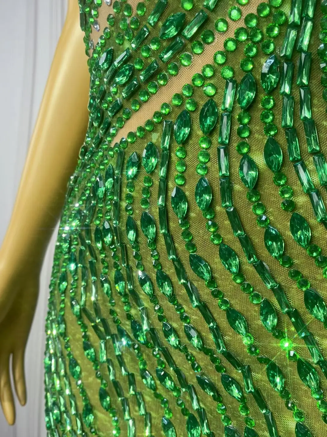 

Сверкающее зеленое платье Geselin со стразами, сексуальное платье с открытыми плечами, прозрачное сетчатое облегающее бедра, платье для выступлений знаменитостей
