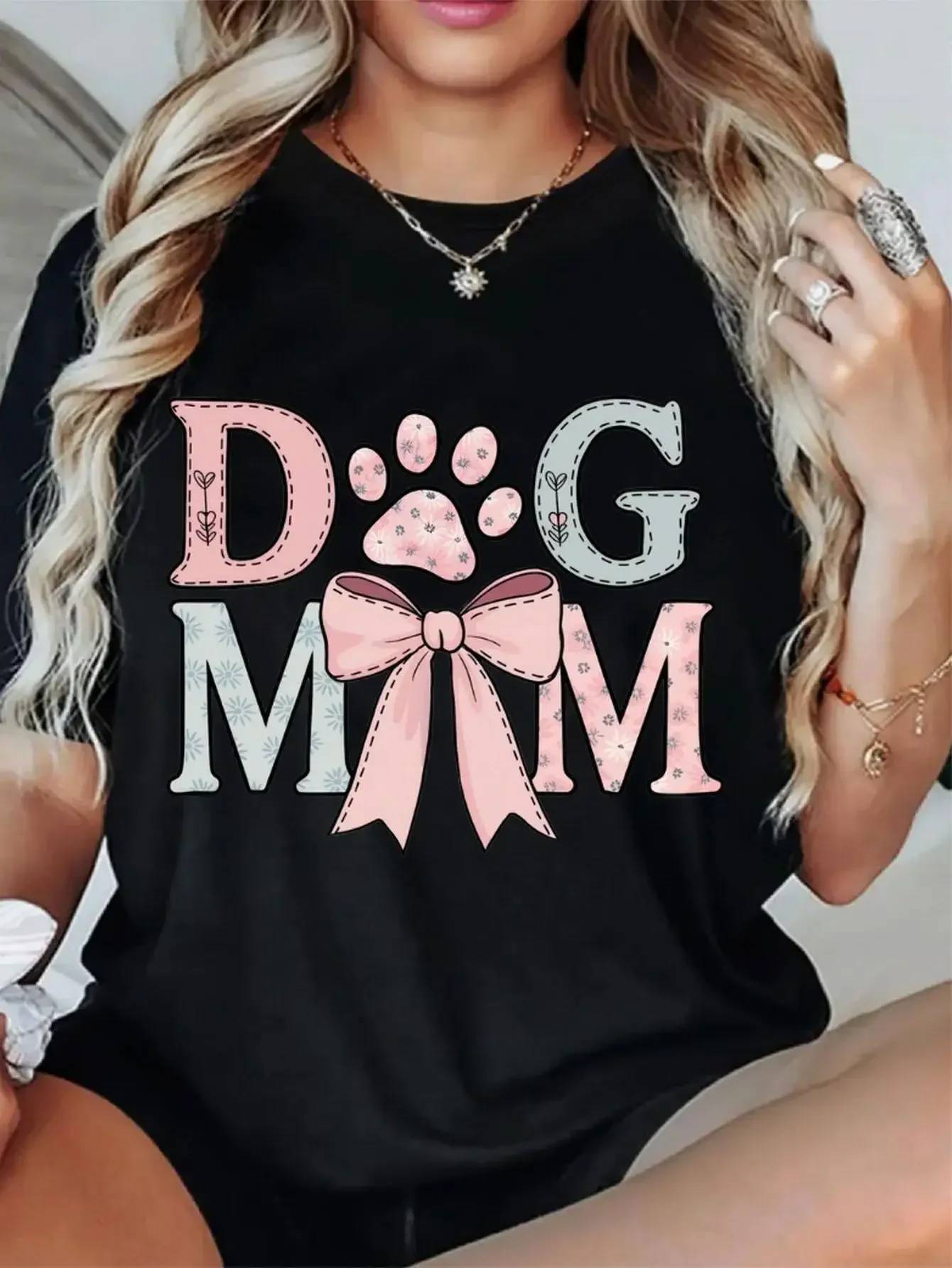 

Dog Mom Graphic Crew-Neck T-Shirt for Women - Casual Tee with Short Sleeves Pink Bow & Paw Print Design Perfect for Mother's Day