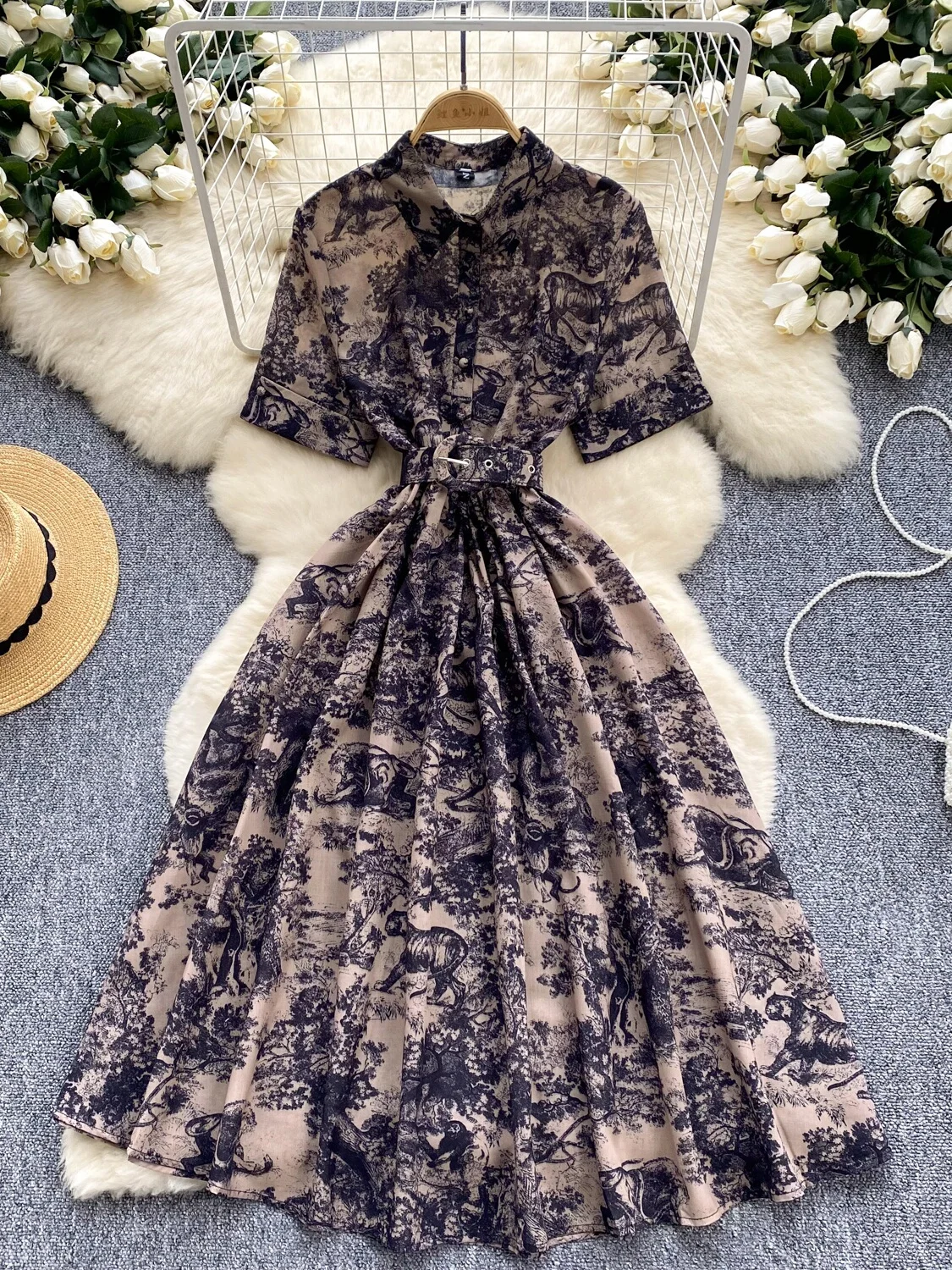 เดรสลายดอกไม้สไตล์เรโทรสำหรับผู้หญิง ฤดูร้อน คอปก ช่วงเอวเข้ารูป ดีไซน์โรแมนติก กระโปรงยาวทรงเอ