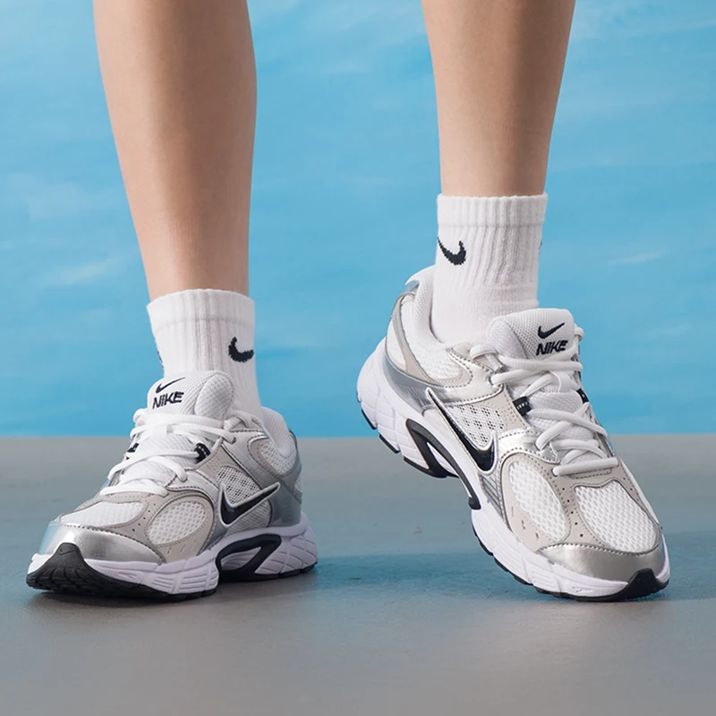 أحذية نايك النسائية، أحذية الأطفال الكبيرة V5 Rnr (Gs) أحذية كاجوال، أحذية جري رياضية خفيفة الوزن للشباب Hq6411-100