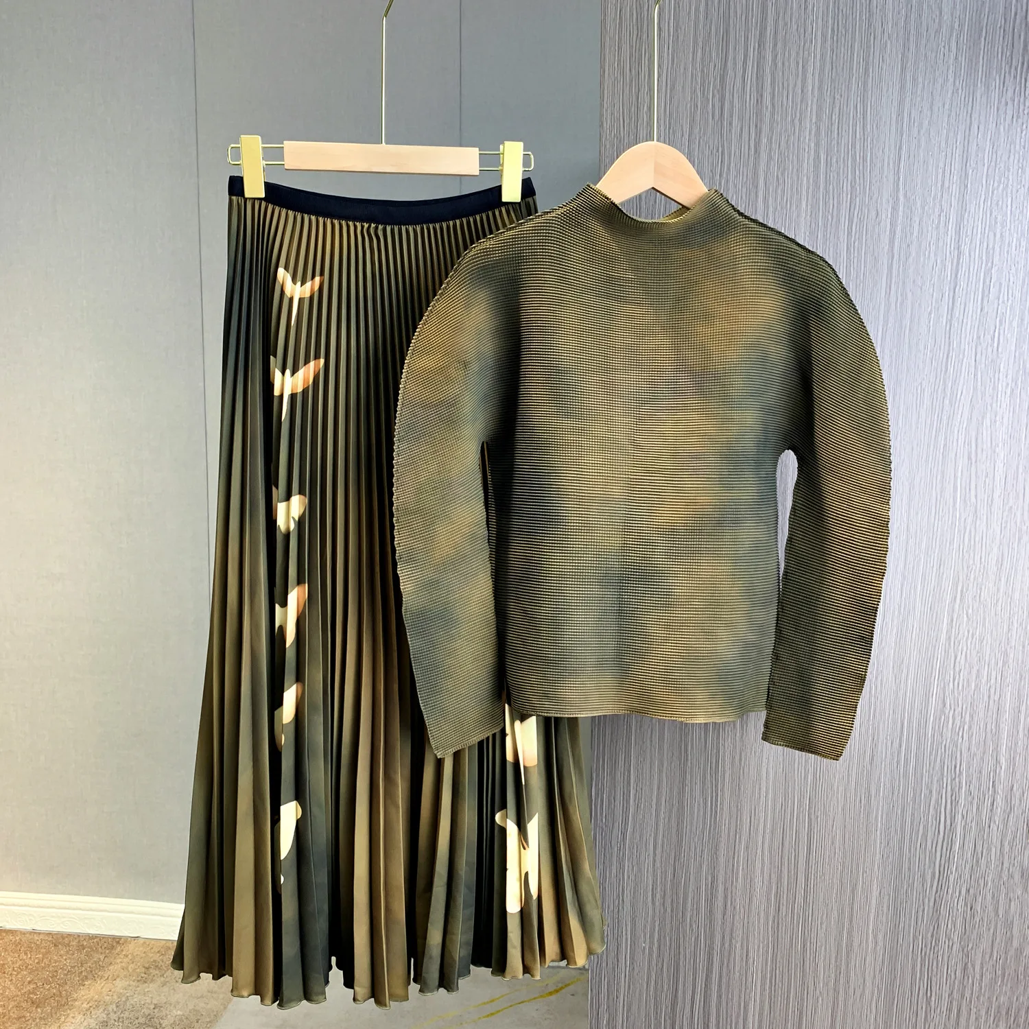 

Заводское качество, быстрая доставка, женский модный комплект, эластичный повседневный топ и юбка, комплект из двух предметов, плиссированный комплект Miyake