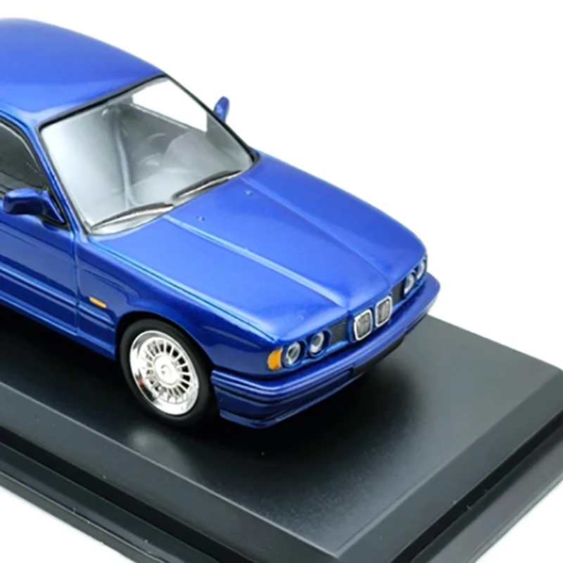 Diecast 1:43 Scale M5 Alloy Classic Retro Sports Car Model Finished Product Simulation Toy Collection Gift Static Model