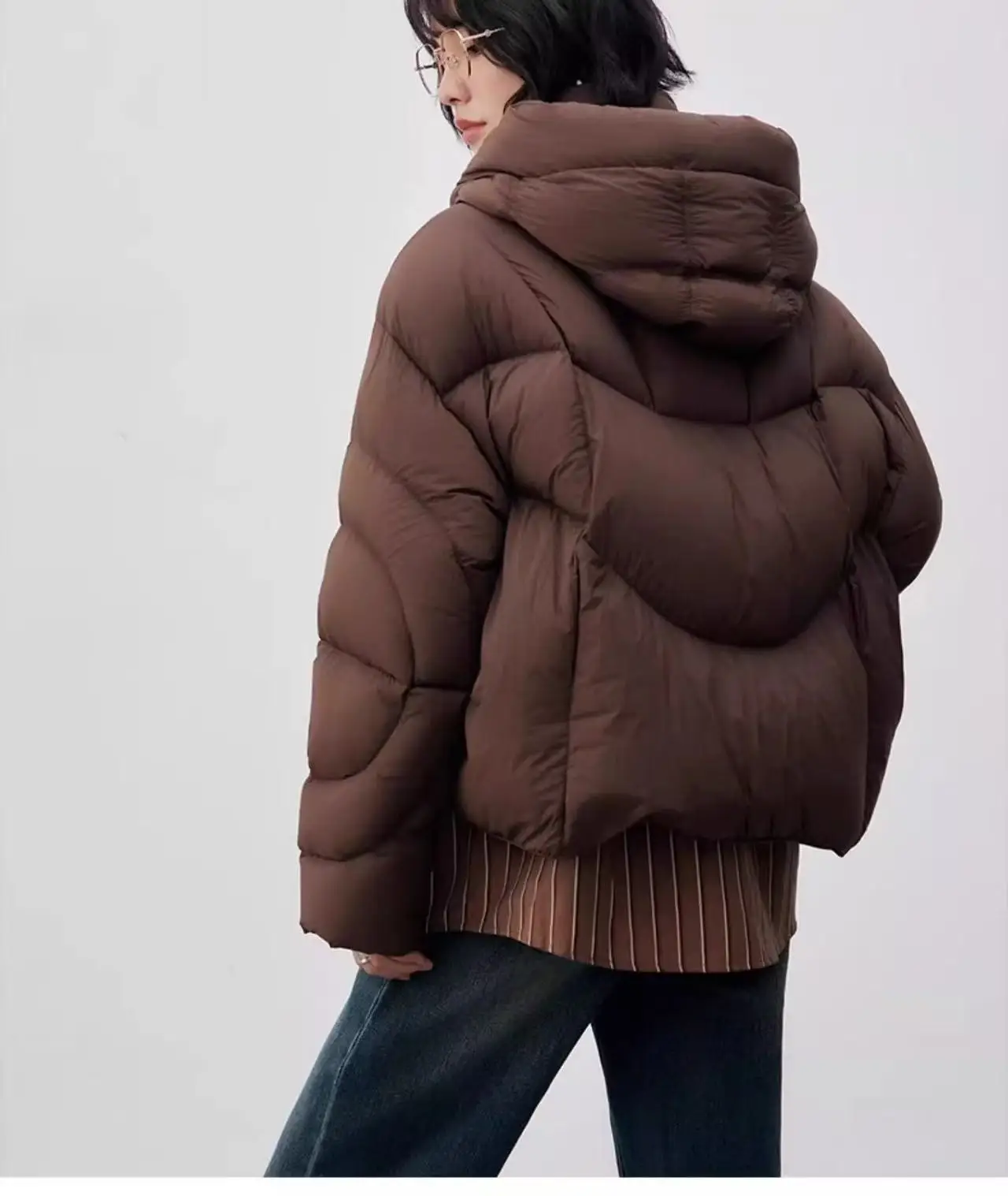 2026年 ハイエンド 90% ホワイトダックダウンジャケット スタイリッシュで多用途なフード付きジャケット 新作ショートダウンコート レディース ルーズフィットパーカー