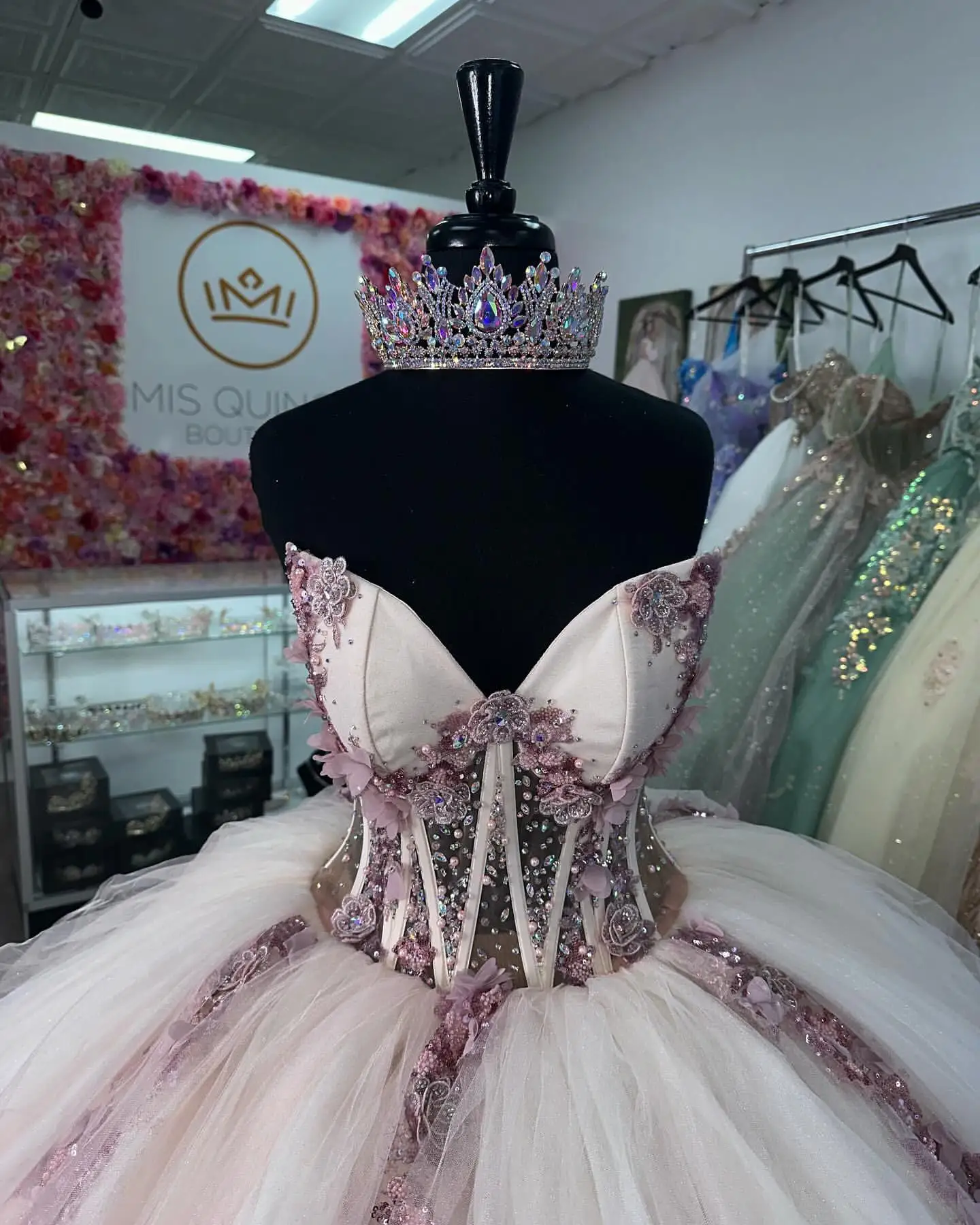 Peach Pink 3D Flowers Corset Quinceanera Dresses for Sweety 16 18 V Neck Crystal Ball Gown Lace Appliques Prom Dresses