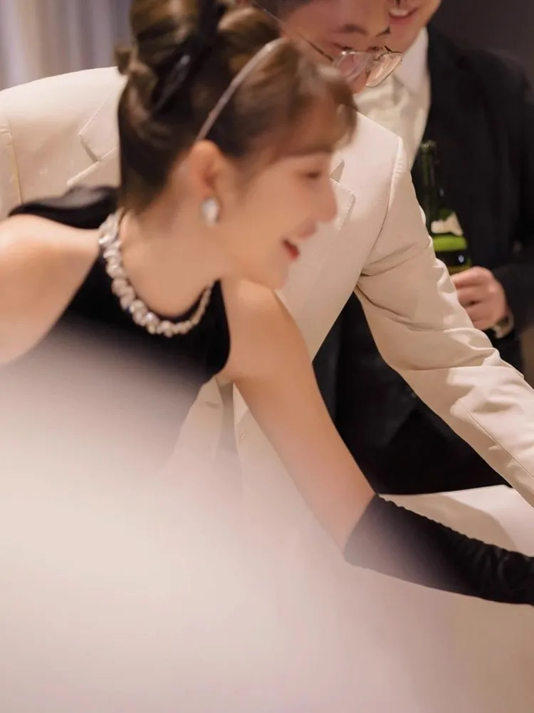 فستان سهرة طويل فاخر للنساء موديل 2025 الجديد، مناسب للحفلات وأعياد الميلاد والامتحانات الفنية، تصميم أنيق وراقي