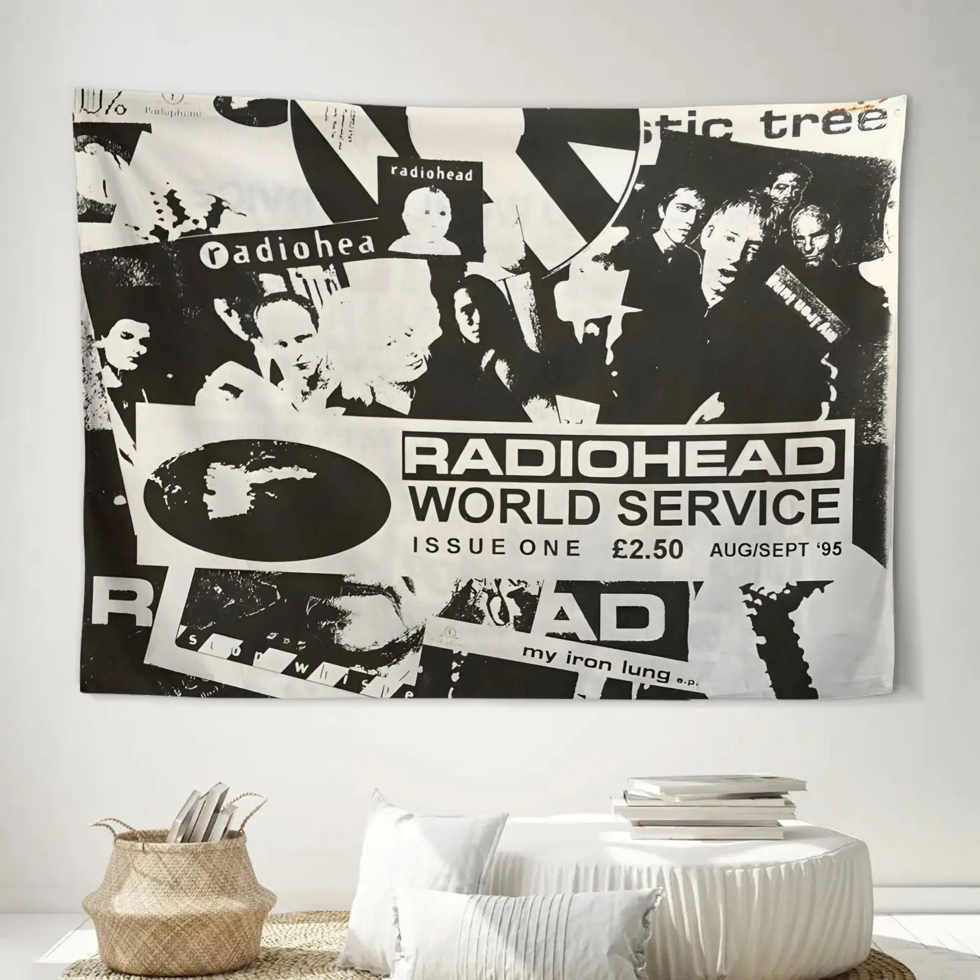 Radiohead "Radiohead World Service Issue One" Wandteppich – Schwarz-weißes künstlerisches Design mit Bandmitgliedern, Musiknoten und Liedtexten