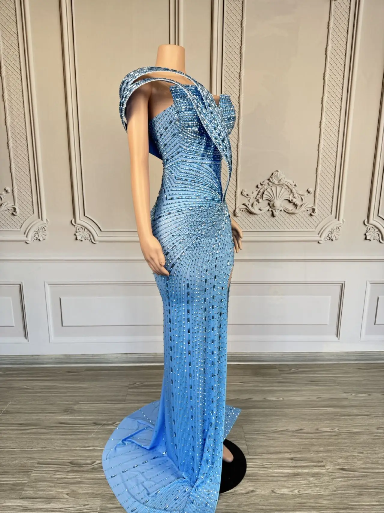 Abito da sera con strass scintillanti con strass di lusso Celebrare il ballo di fine anno Abito lungo senza spalline Abito da trascinamento Servizio fotografico Xiangbin