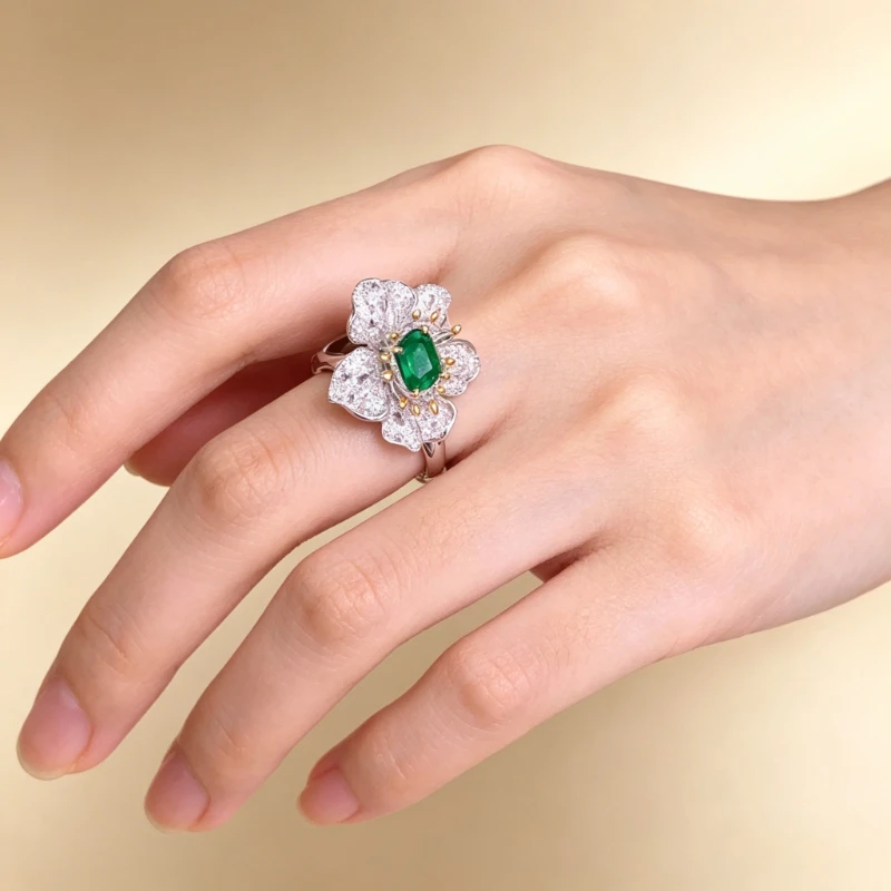 

Retro Court Style - Two-color Floral-shaped Emerald Ring - Fashionable Jewelry for Ladies To Wear At Cocktail Parties