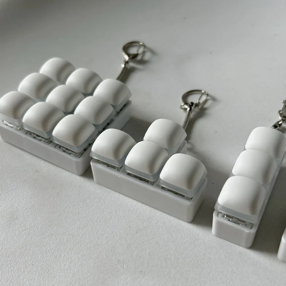 New 3/4/9Keys Fidget Keychain Keys Button Keycap Finger Keyboard Cap Pass The Time Steamed Bread Clicker Toy Adult